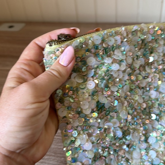 Unique sequin envelope clutch - Picture 3 of 5